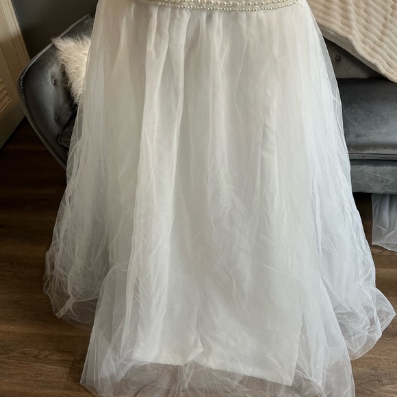 Gorgeous NIP Beaded Wedding Dress with Tulle Overlay skirt, Size 20W - Picture 7 of 7